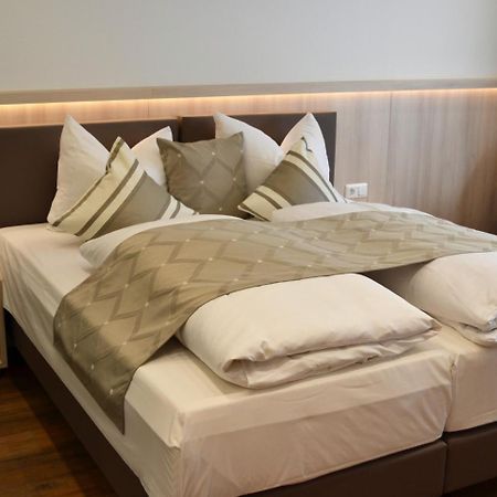 Hotel-Gasthof Weisses Ross 슈바이크 바이 뉘른베르크 외부 사진