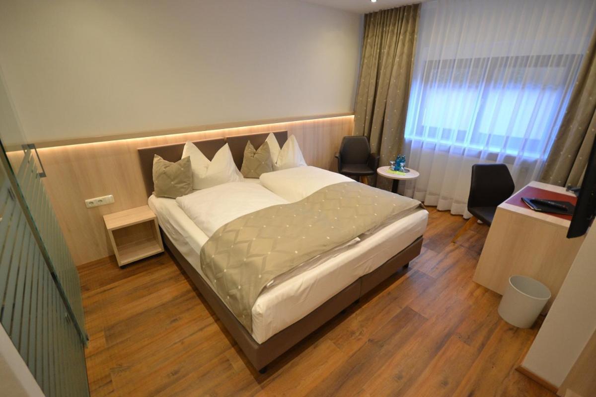 Hotel-Gasthof Weisses Ross 슈바이크 바이 뉘른베르크 외부 사진